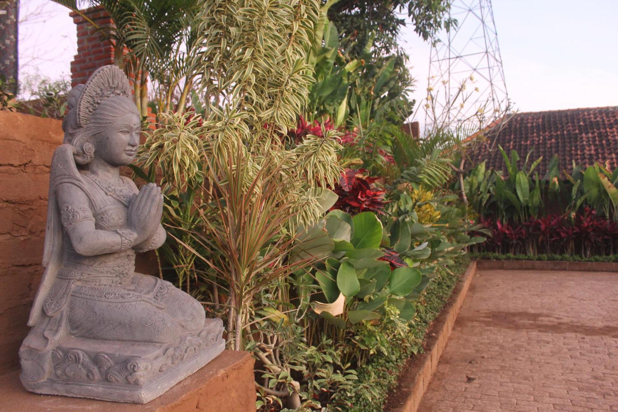 Eliska Sari Bungalows Sumberkima เปมูเตรัน ภายนอก รูปภาพ