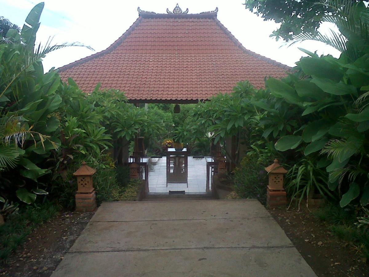 Eliska Sari Bungalows Sumberkima เปมูเตรัน ภายนอก รูปภาพ