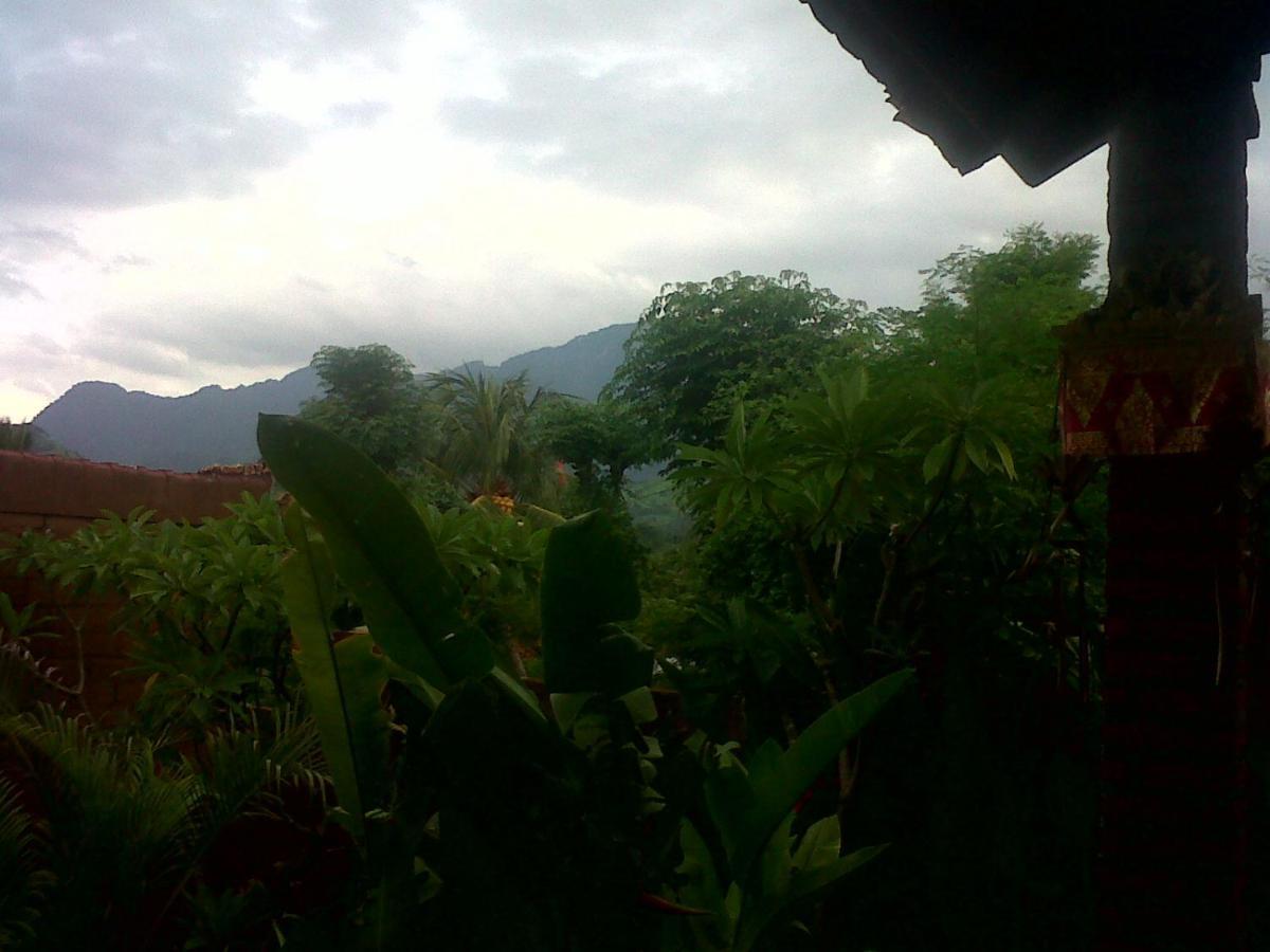 Eliska Sari Bungalows Sumberkima เปมูเตรัน ภายนอก รูปภาพ