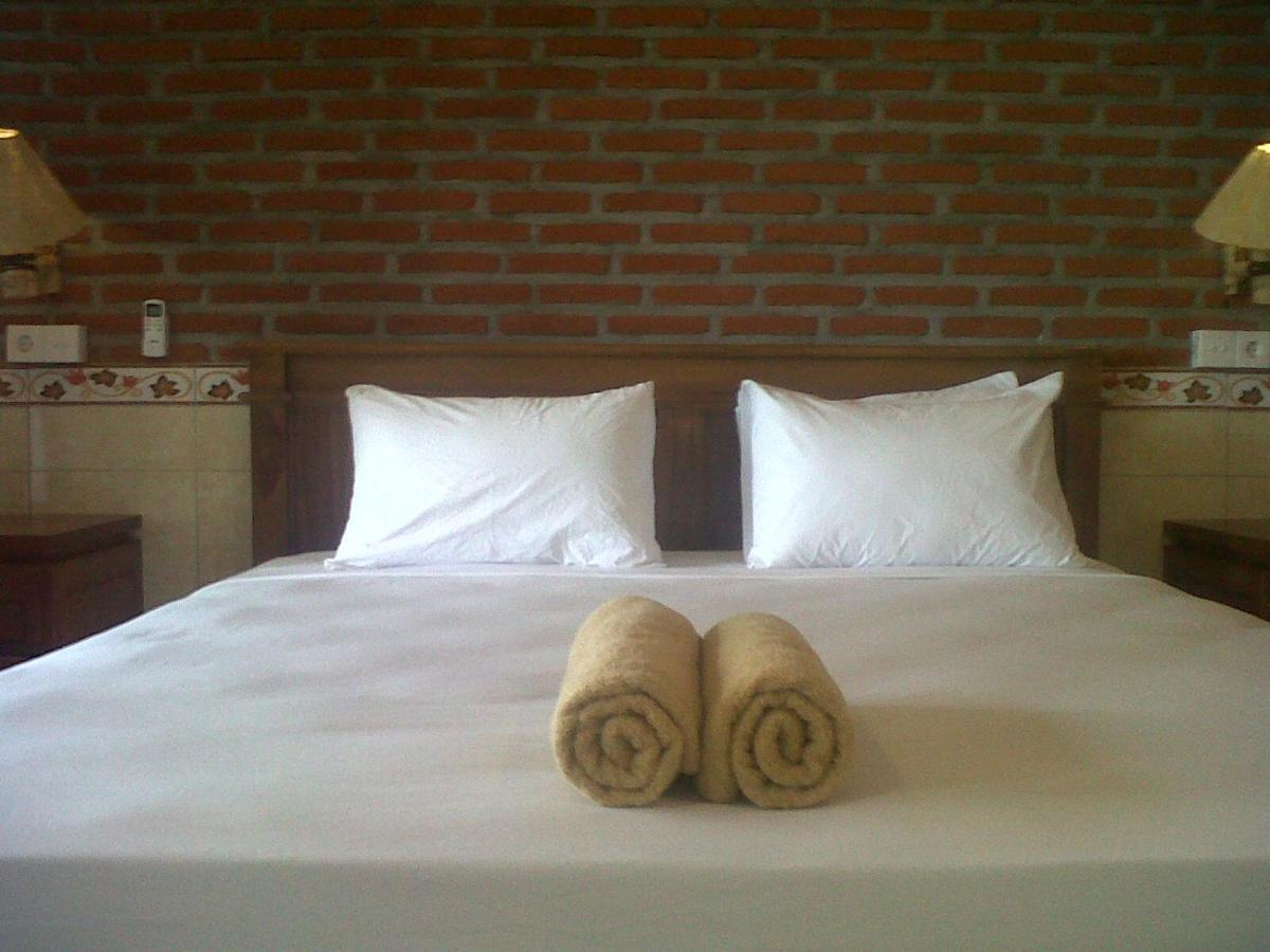 Eliska Sari Bungalows Sumberkima เปมูเตรัน ภายนอก รูปภาพ