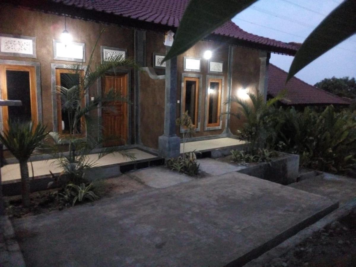 Eliska Sari Bungalows Sumberkima เปมูเตรัน ภายนอก รูปภาพ