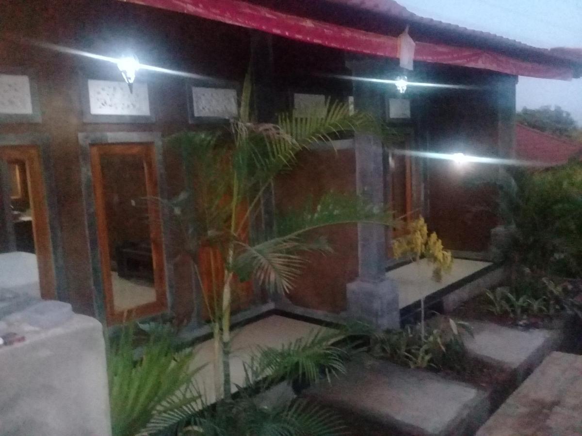 Eliska Sari Bungalows Sumberkima เปมูเตรัน ภายนอก รูปภาพ