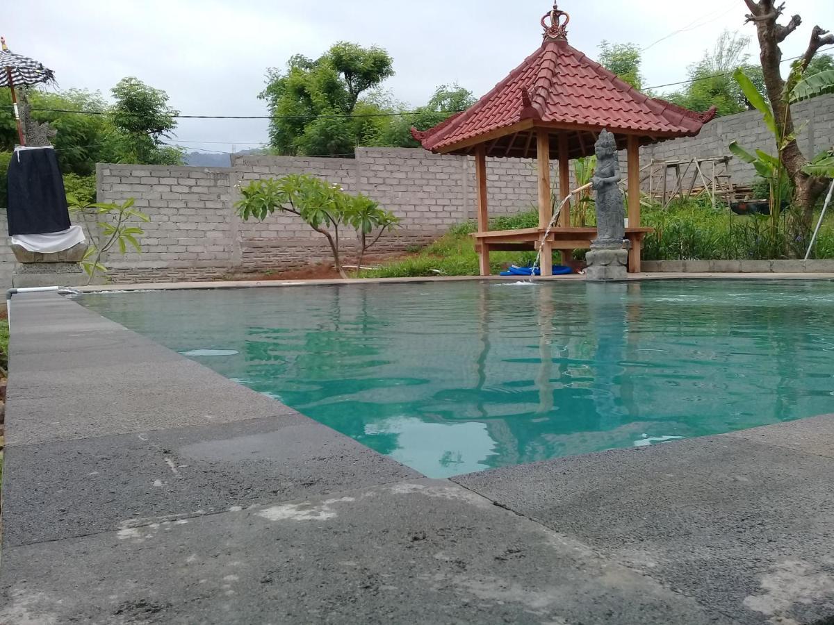Eliska Sari Bungalows Sumberkima เปมูเตรัน ภายนอก รูปภาพ