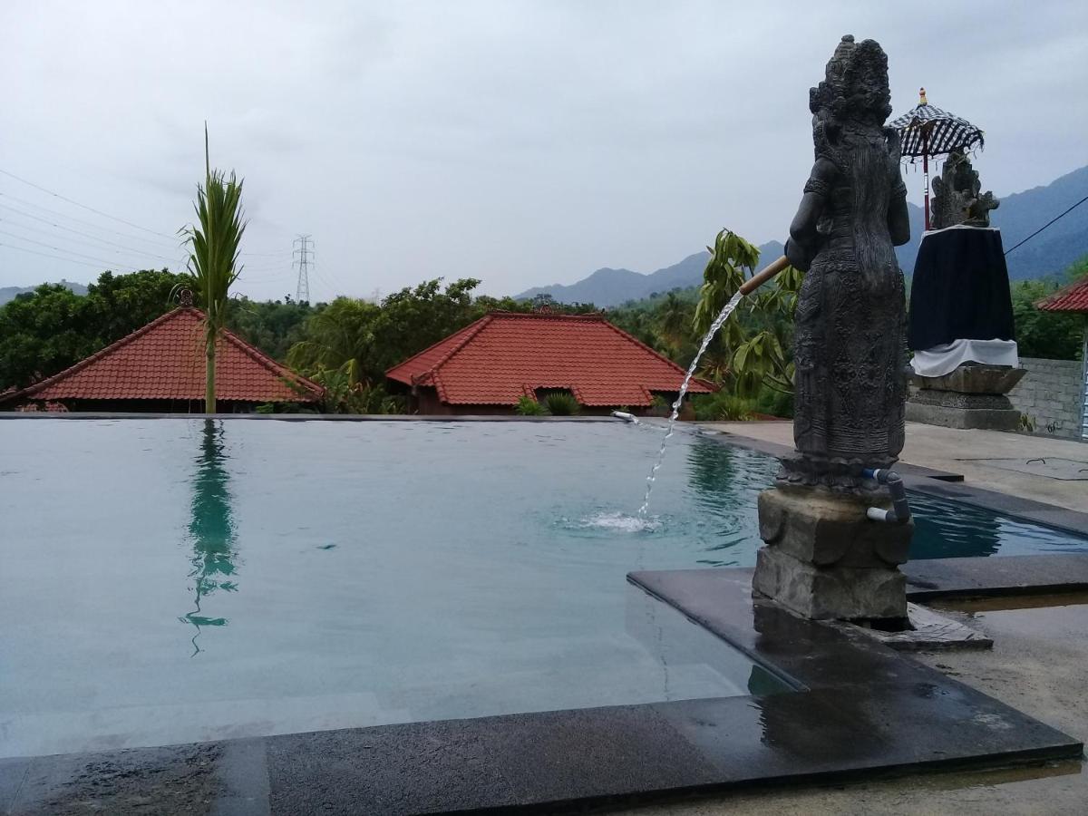 Eliska Sari Bungalows Sumberkima เปมูเตรัน ภายนอก รูปภาพ