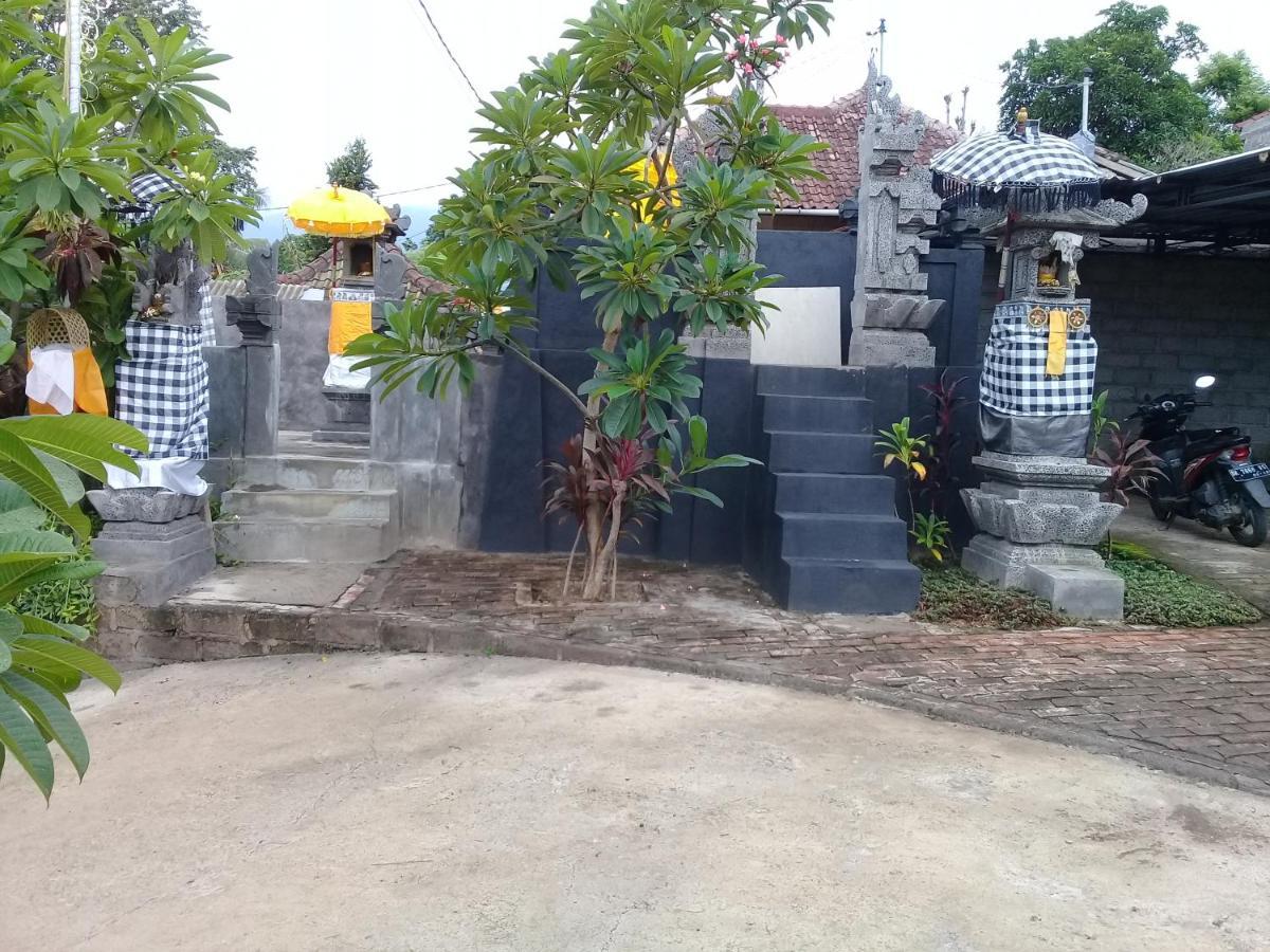 Eliska Sari Bungalows Sumberkima เปมูเตรัน ภายนอก รูปภาพ