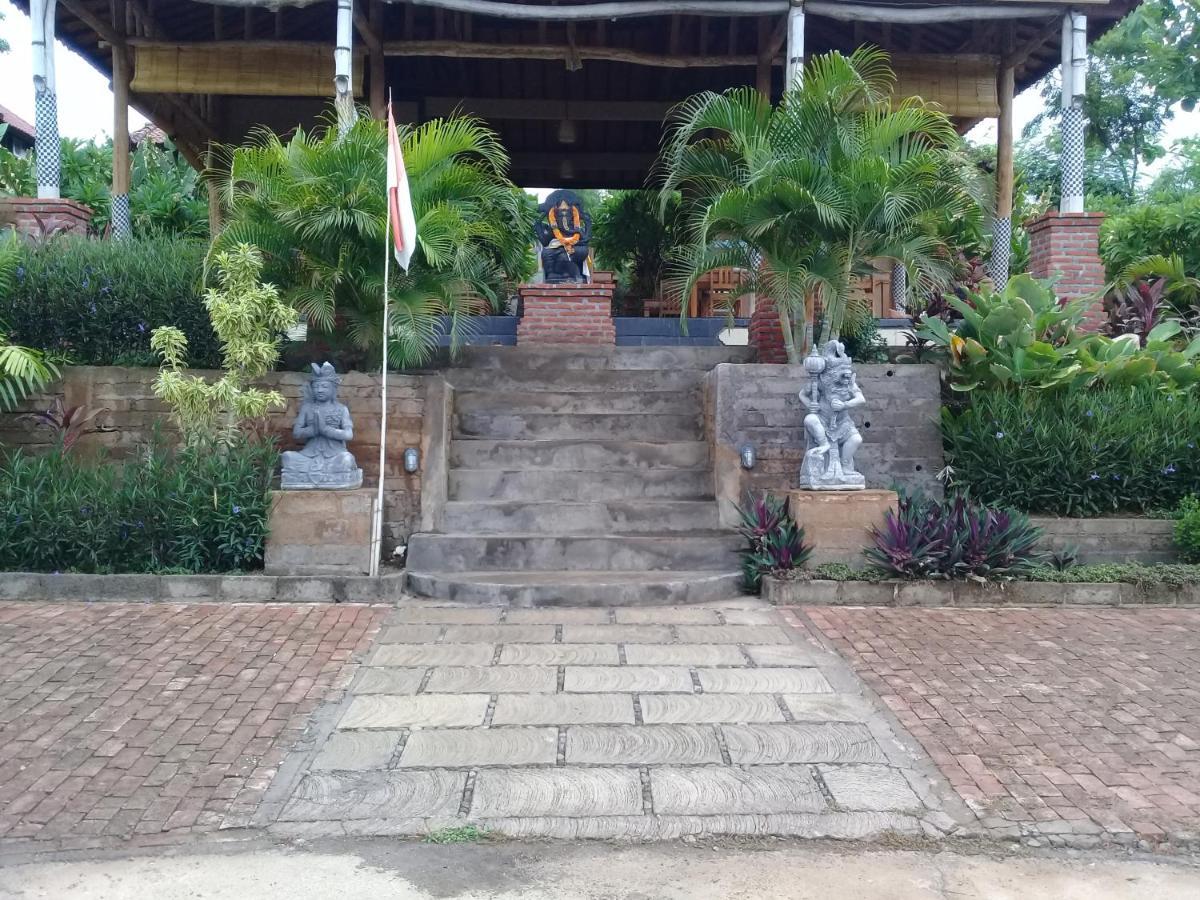Eliska Sari Bungalows Sumberkima เปมูเตรัน ภายนอก รูปภาพ